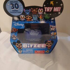 NEW Bitzee, Disney Interactive Toy with 30 Characters Inside Toys Digital Pet